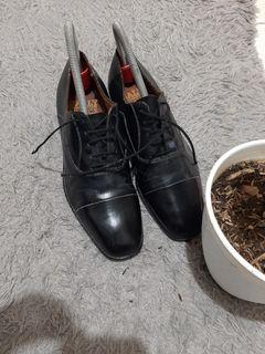 BALLY Leather lace-up shoes