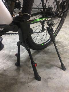 Takeaway bicycle stand, shelf, middle