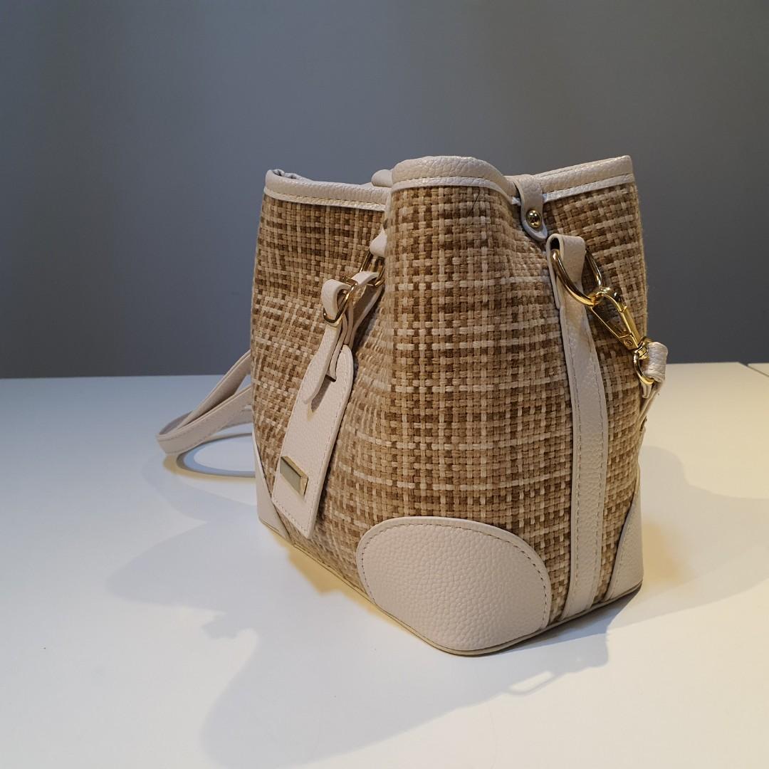 Tom and outlet deen bucket bag