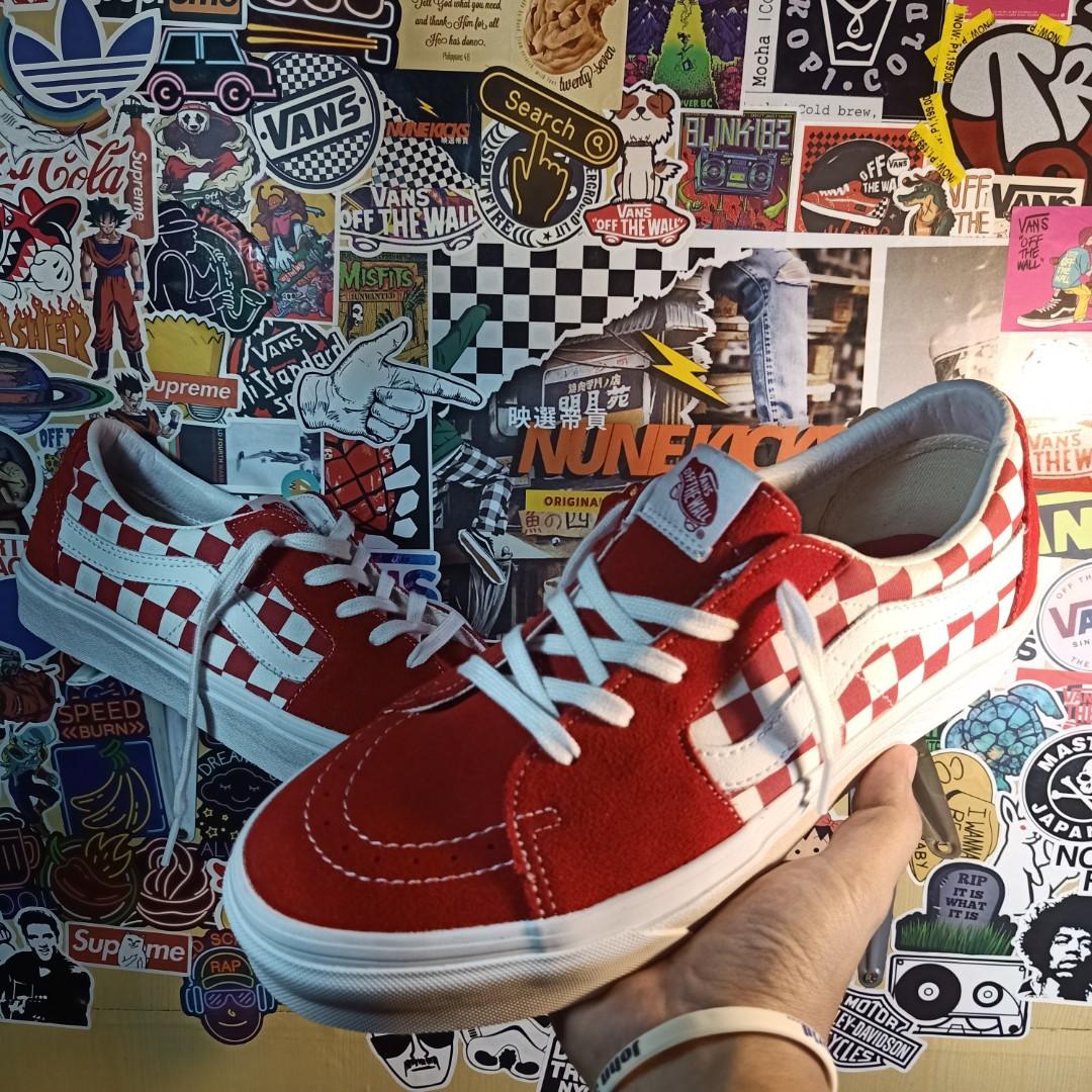 Low red hotsell checkerboard vans