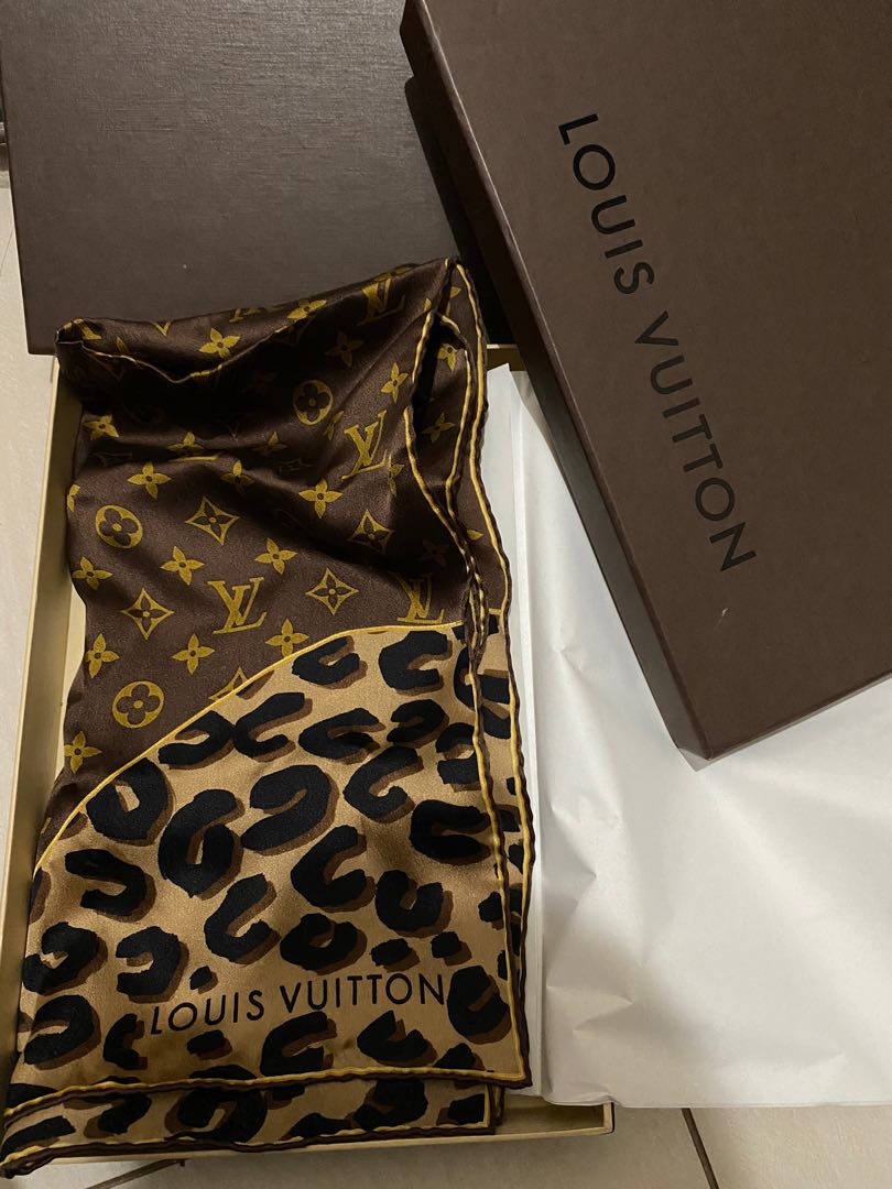 louis vuitton scarf authentic