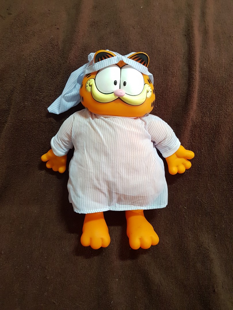 Authentic Vintage Paws Bedtime Garfield Plush Soft Toy, Hobbies