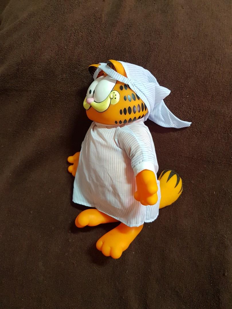 Authentic Vintage Paws Bedtime Garfield Plush Soft Toy, Hobbies