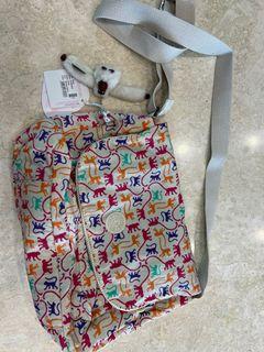 BN w tag Kipling sling bag