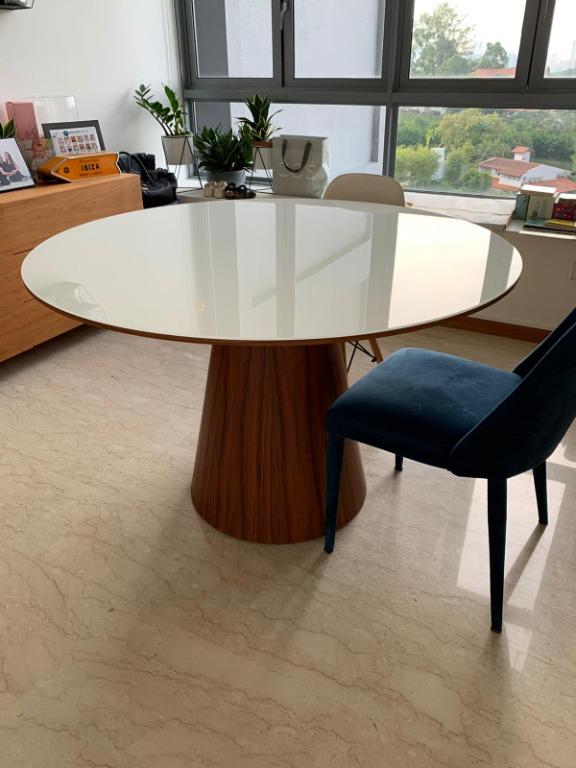 Theo sales dining table