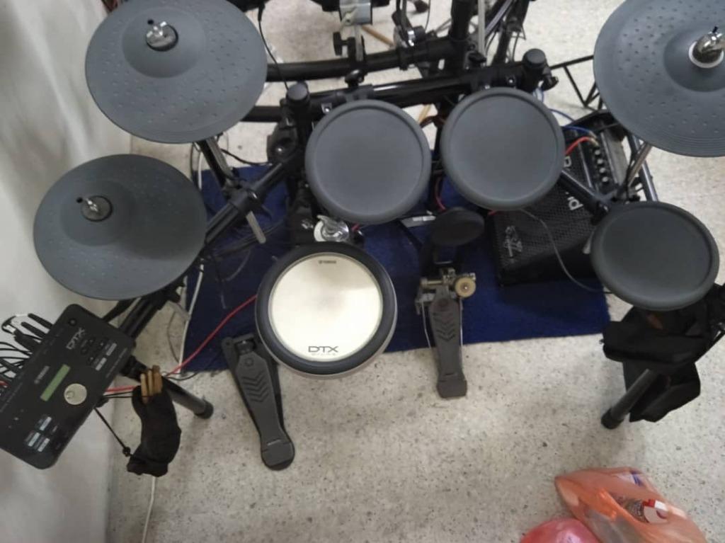 Yamaha 522k drums top