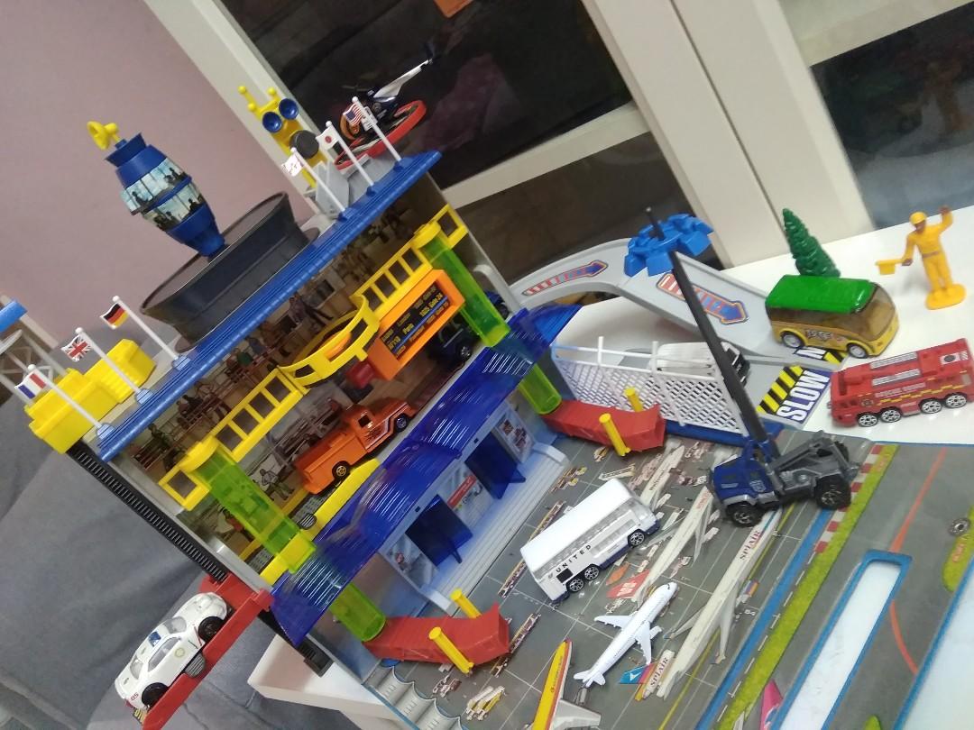 Fast lane shop airport playset