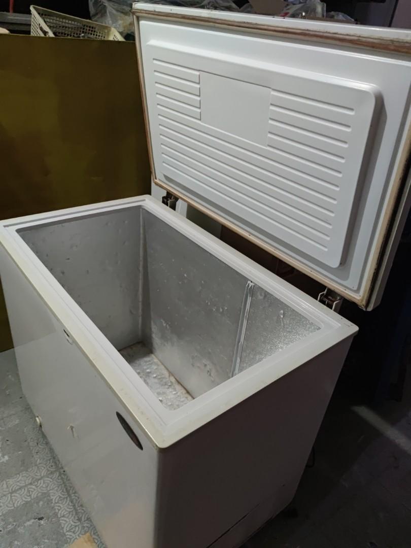 Fujidenzo 8CU Dual Function Chest Freezer FC 08ADF, TV & Home Appliances, Kitchen Appliances
