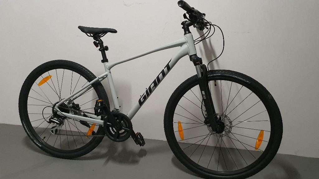 Giant Roam 3 Disc 2021 Hybrid Bike