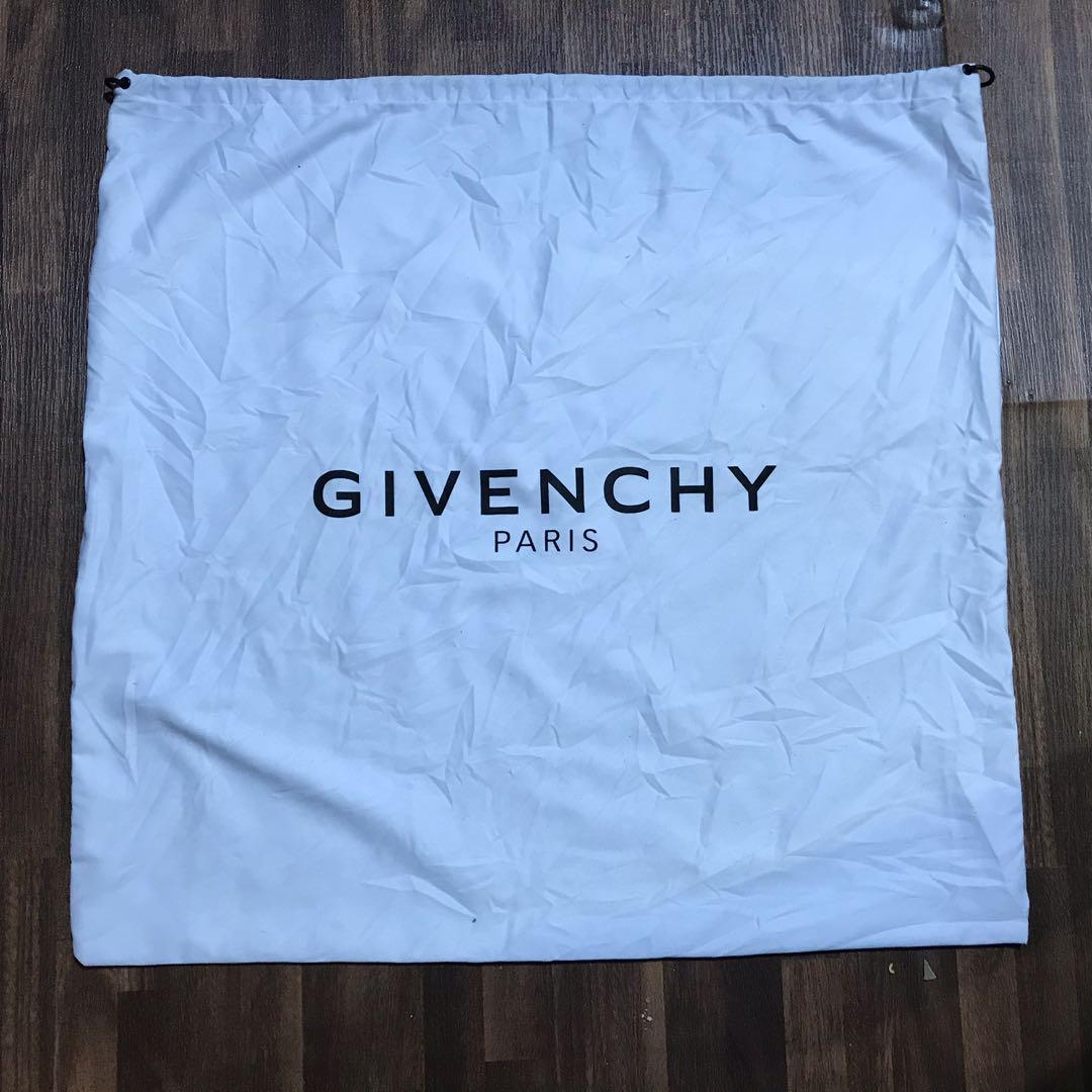 Dust hotsell bag givenchy