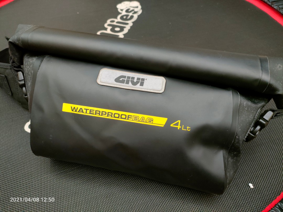 Givi pouch on sale bag malaysia