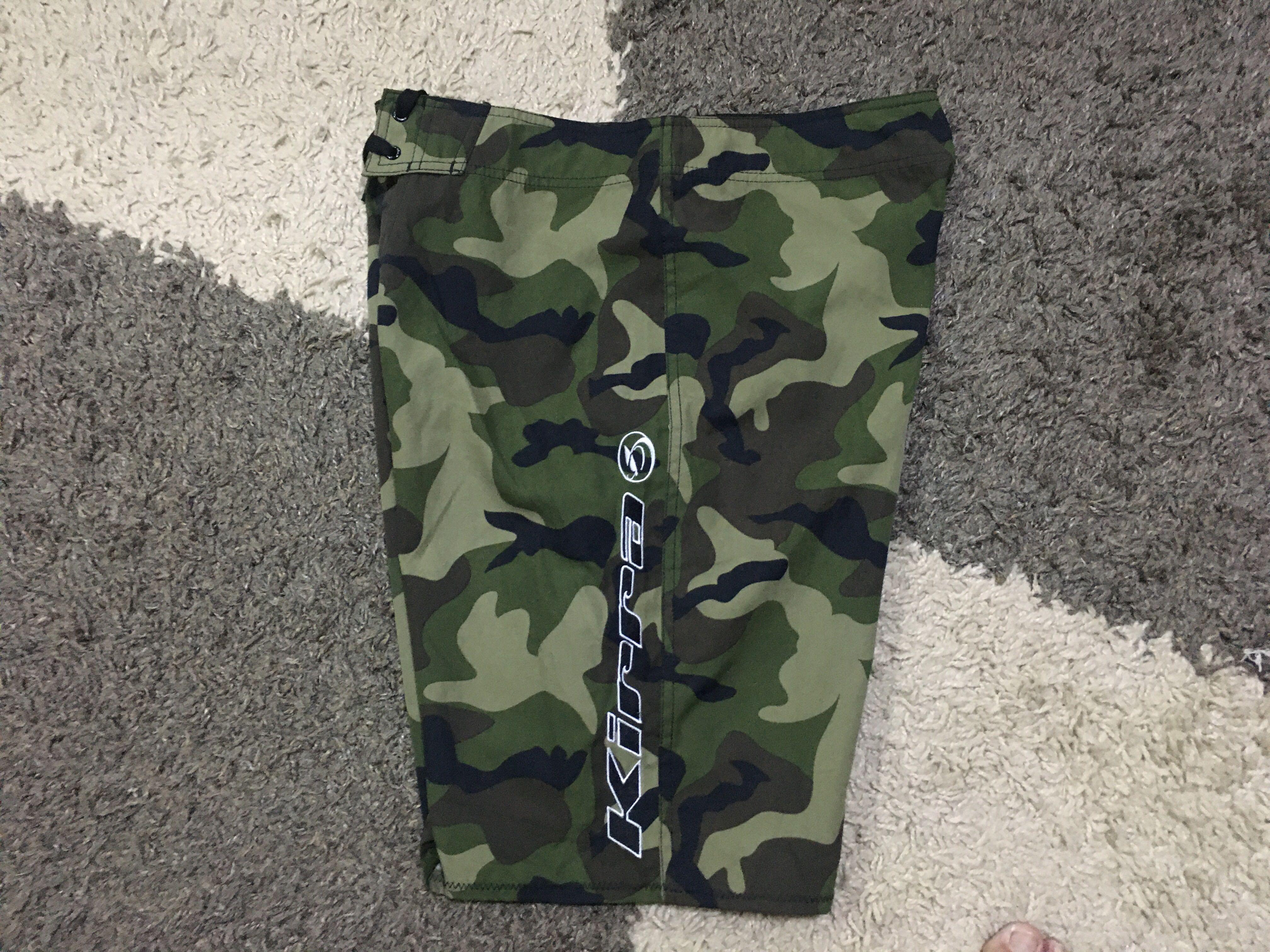Kirra shop cargo shorts