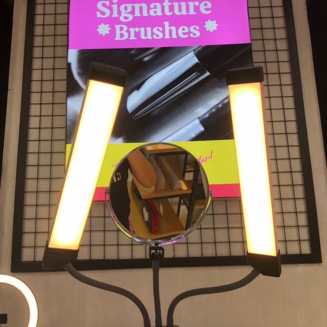Led fill light (Category: Lighting & Studio Equipment) located in Mandaluyong City. Submitted by gladkingphilippines (Listing ID 1081458075, Image 2). Description: .