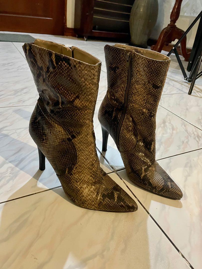 Nine West Snake Skin Boots (Category: Boots) located in Pasay City. Submitted by pixie2a (Listing ID 1081519900, Image 1). Description: Size 8 Used Once No Flaws Rfs: Decluttering .