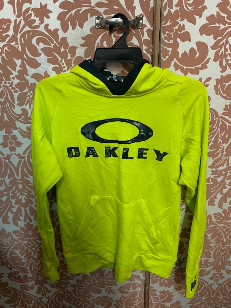 oakley hoodie, Men's Fashion, Tops & Sets, Hoodies on Carousell