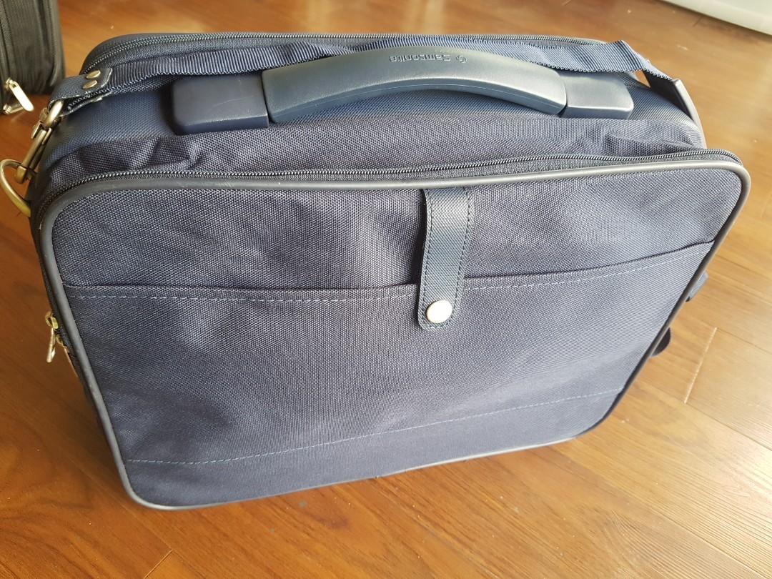 Samsonite laptop bag (Category: Laptop Bags & Sleeves) located in Quezon City. Submitted by uniquemumsph (Listing ID 1081467339, Image 2). Description: almost new authentic Samsonite laptop bag Alaska blue for 14inches screen or smaller rfs decluttering.