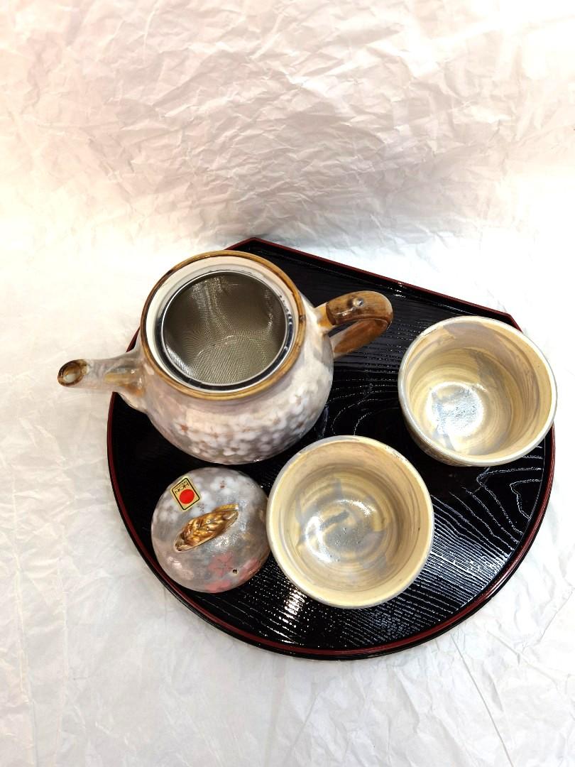Tea set (Category: Coffee & Tea Tableware) located in Valenzuela. Submitted by shikkufindsmla (Listing ID 1081422555, Image 2). Description: Brand New Stoneware tea set 1 Teapot with strainer 5 cups 1 lacquerware tray ₱ 950 only.