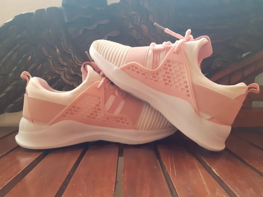 Chrono trainer world balance sales