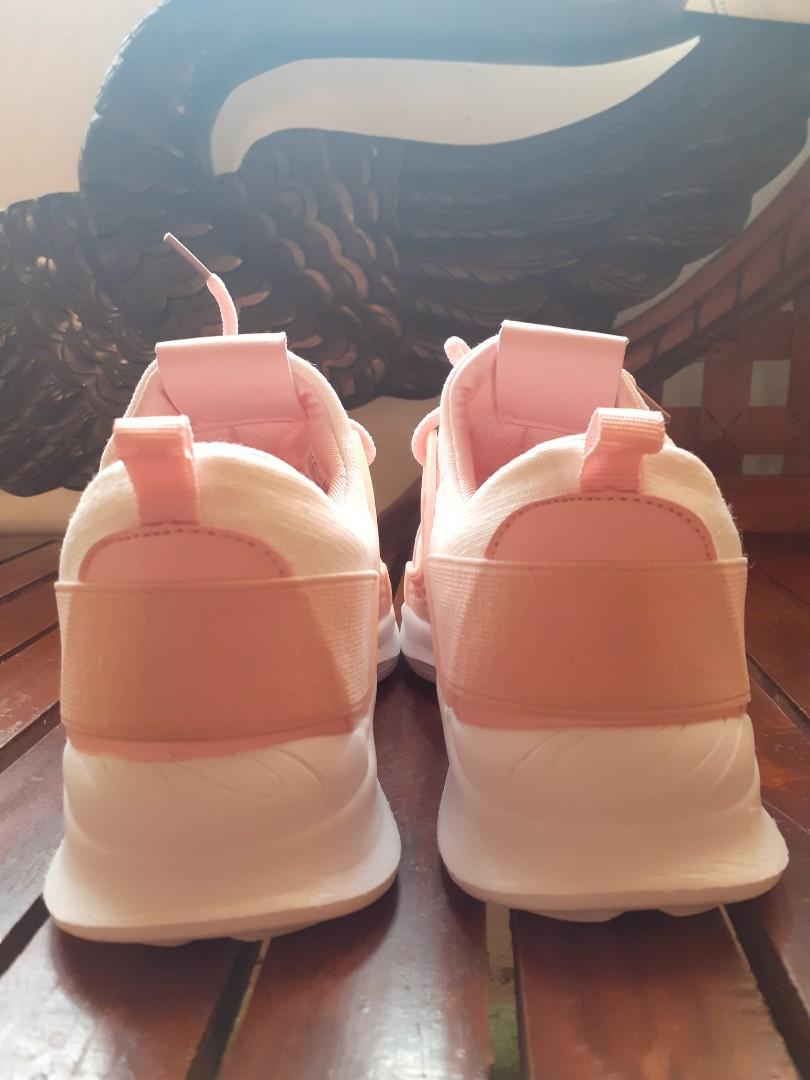 Chrono trainer world balance on sale