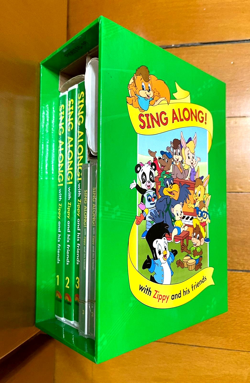 Zippy Sing-Along! CD+DVD Box Set, 興趣及遊戲, 書本& 文具, 小說 