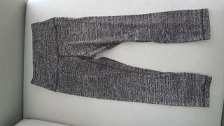 Align Crop Black and White Size 4