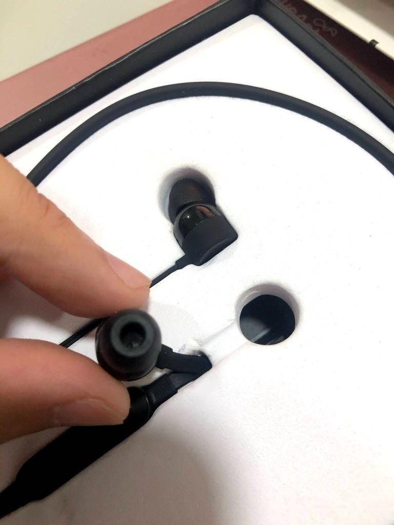 BeatsX Wireless Earphones (Category: Earphones) located in Quezon City. Submitted by outoftheboxph (Listing ID 1081593346, Image 3). Description: Beats X Wireless Headphones Condition: 9/10. Barely used and still in excellent condition. Complete accessories, unused spare earbuds/ eartips and box. =========== - High-performance, wireless earphones in black - Compatible with iOS and Android devices - Up to 8 hours of battery life for when you’re on