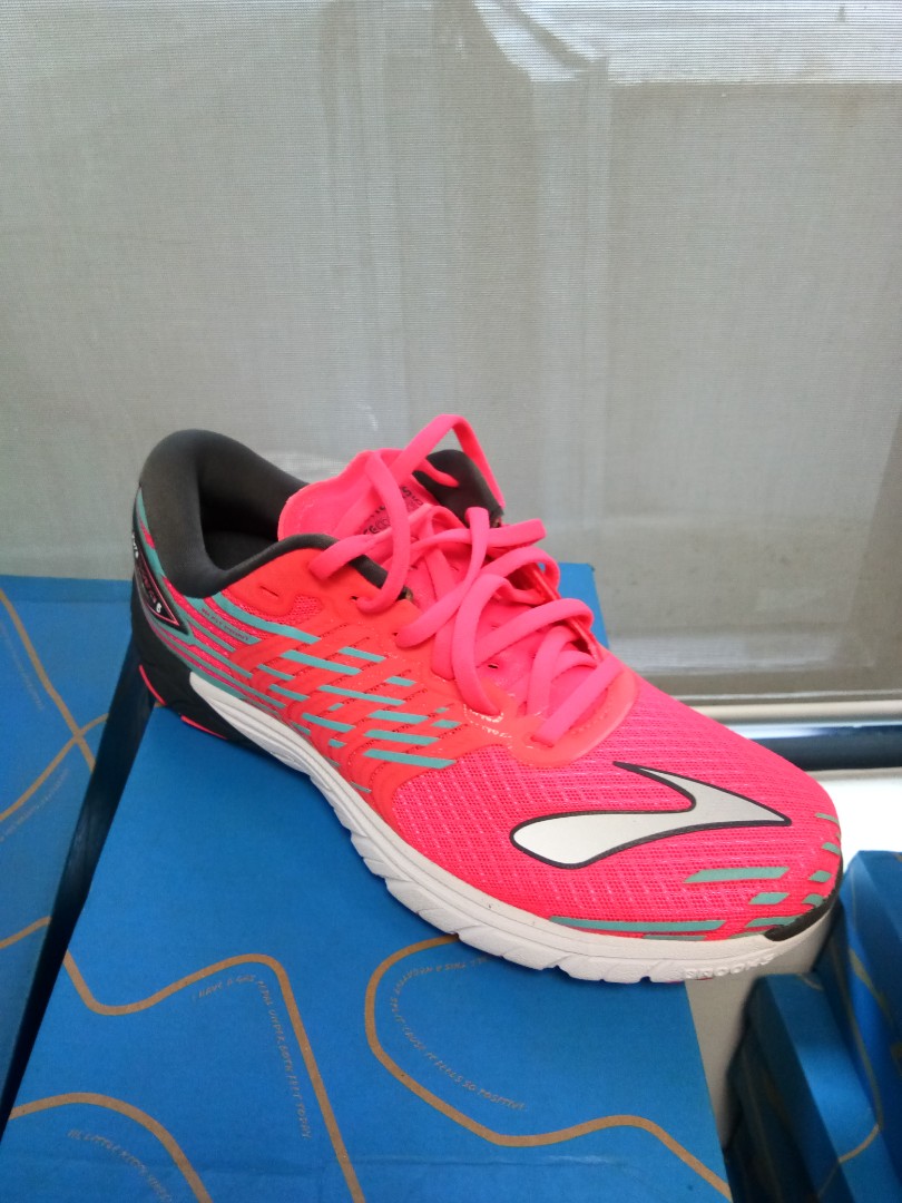 brooks pink running shoes