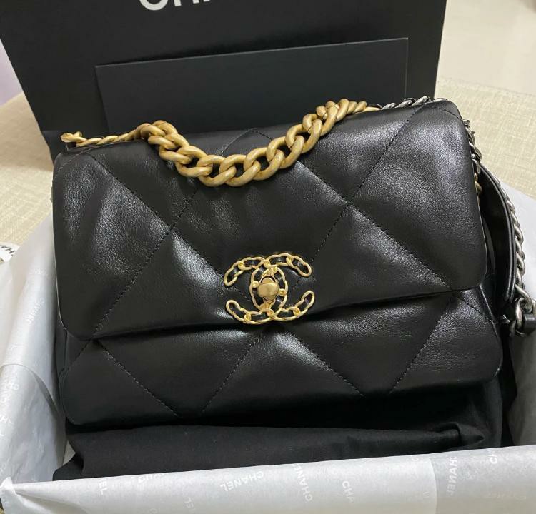 Chanel 19 熱賣Flap Bag 垂蓋手袋山羊皮黑色26cm 金色、銀色及鍍釕金屬