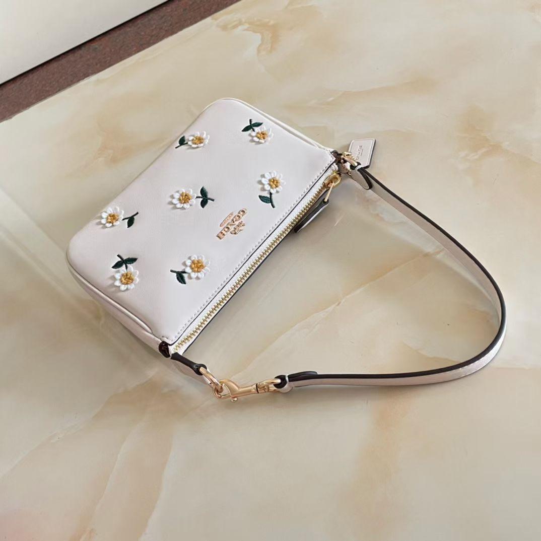 coach nolita wristlet 19 daisy