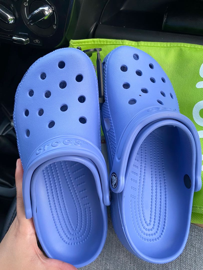 Crocs shop lapis color