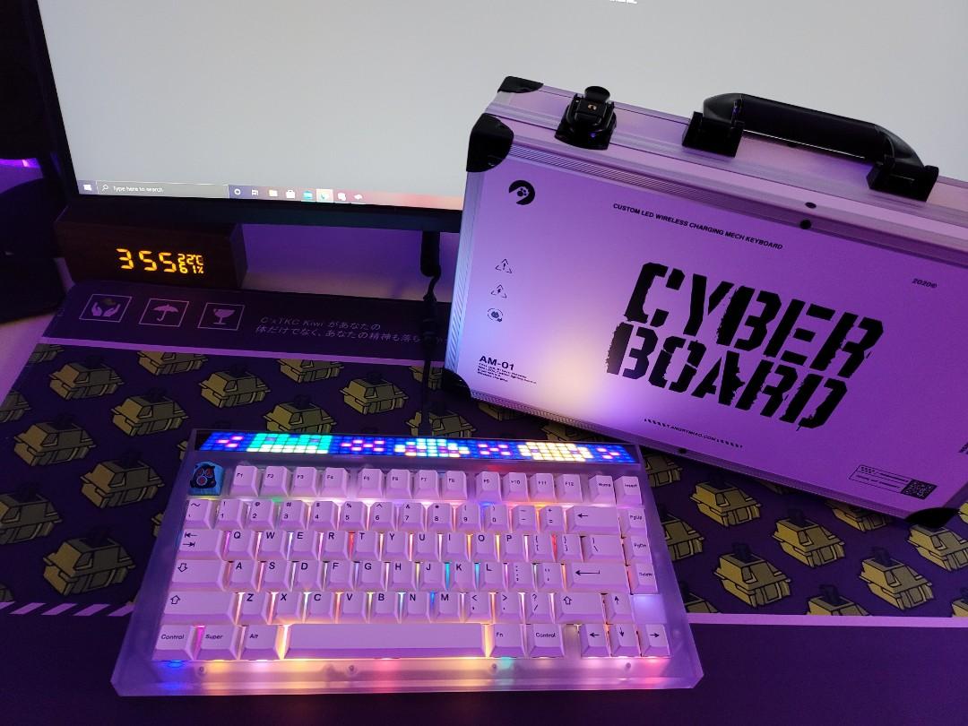Cyberboard custom mechanical keyboard Xmas special edition, Computers