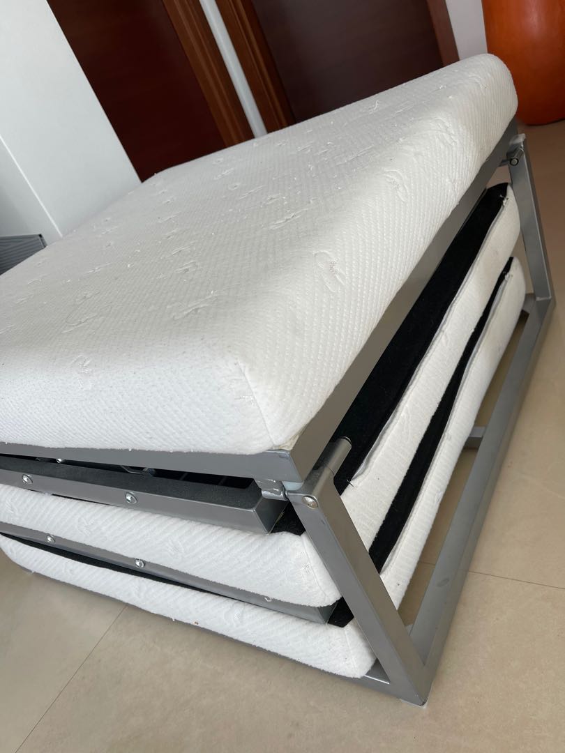 Footstool / single bed, Furniture & Home Living, Furniture, Sofas on