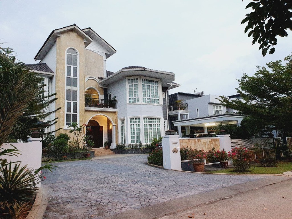 [fREEHOLD] Bungalow perdana lakeview east cyberjaya, Property, For Sale