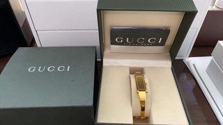 Gold gucci watch complete inclusion