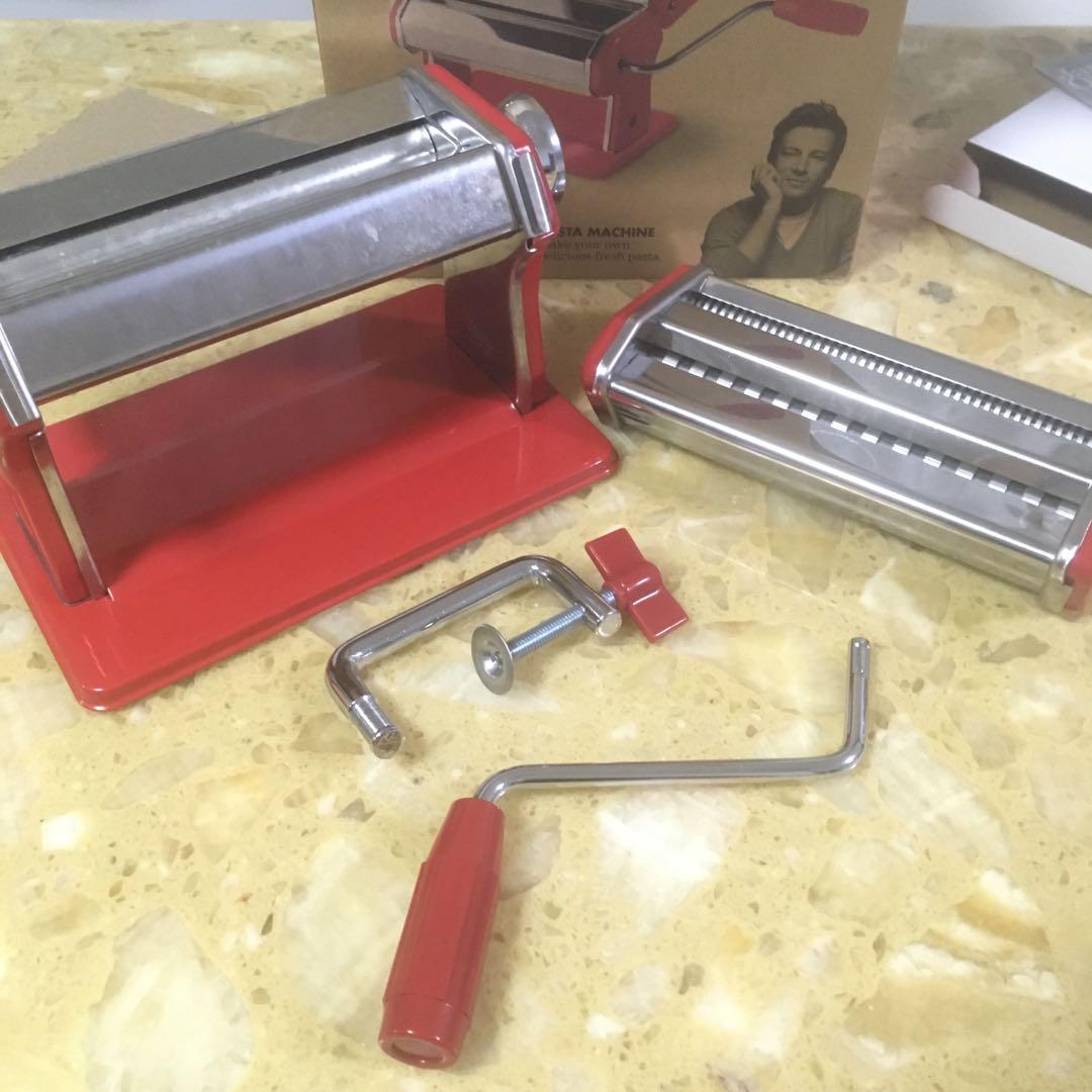 møde flod fusionere Jamie Oliver Pasta Machine, Furniture & Home Living, Kitchenware &  Tableware, Cookware & Accessories on Carousell