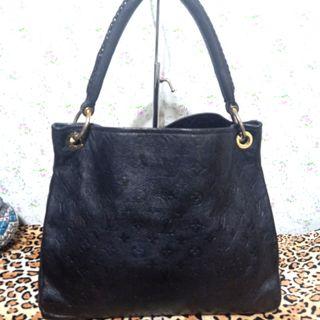 Louis Vuitton Artsy MM leather Bag