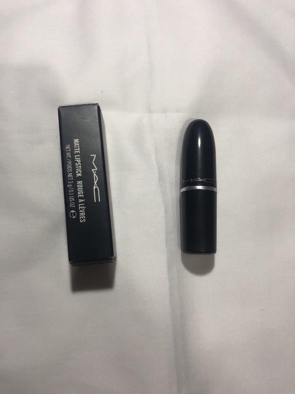 Authentic Mac Chili Lipstick (Category: Makeup) located in Caloocan City. Submitted by jbboby (Listing ID 1081751884, Image 2). Description: Used for a couple of times as you can see in the picture. Item will be sanitized before shipping to the buyer..