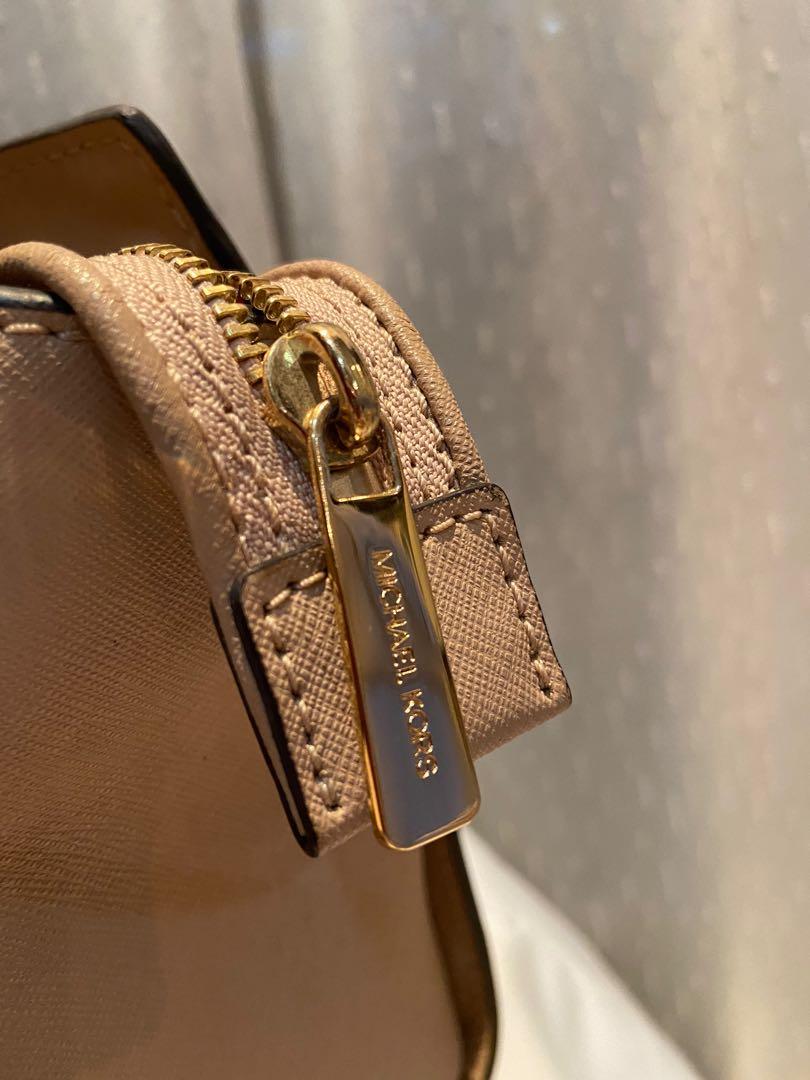 Michael Kors Selma Medium size (blush), Luxury, Bags & Wallets on Carousell