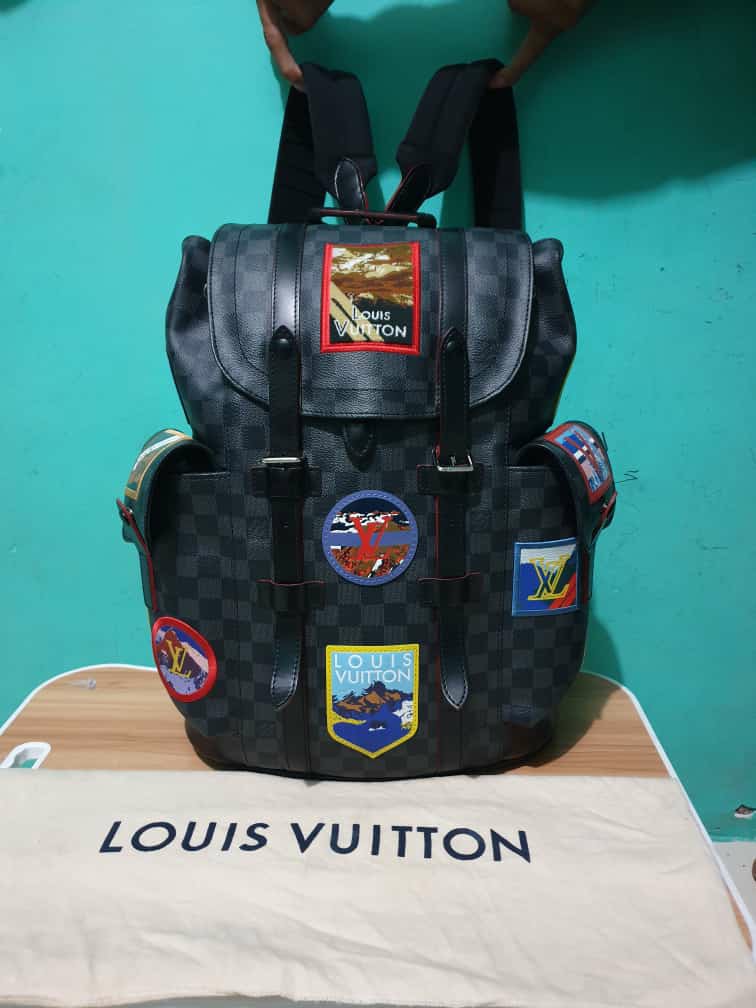 Mulus .authentic tas punggung .ransel .back lack louis vuitton .lv, Fesyen  Pria, Tas & Dompet , Ransel di Carousell