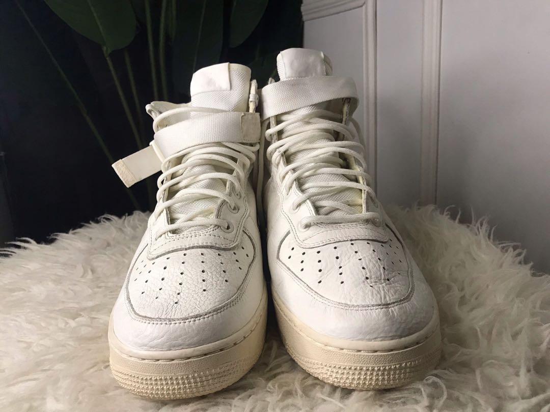 Air force 1 on sale sf mid triple ivory