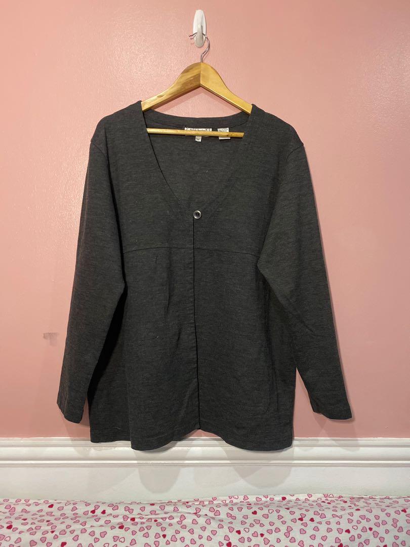 SARAH BENTLEY WOMAN Basic gray oversized cardigan (Category: Coats, Jackets and Outerwear) located in Makati City. Submitted by closetsquad (Listing ID 1081807829, Image 1). Description: 🔱From US package; branded items 🇺🇸Needs dry-cleaning/steaming due to storage 🇺🇸TAKE NOTE: Prices are final based on BRAND, QUALITY, CONDITION & MATERIAL of item. THESE ARE PRE-LOVED MANAGE UR EXPECTATIONS! 🔱Width, length, wash tag posted (see pics) 🌺 NO wh
