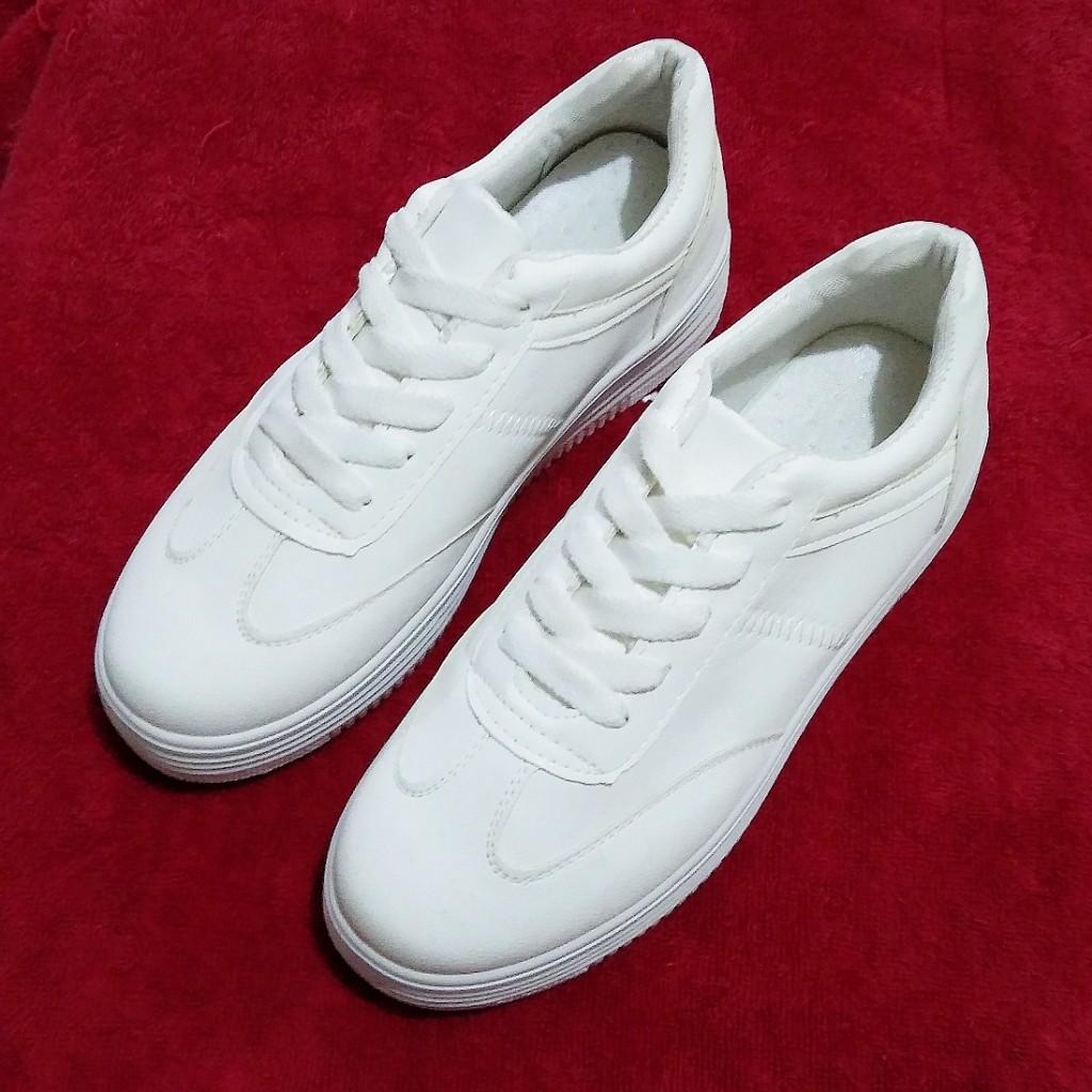 White Rubber Shoes For Women Size 38, Women'S Fashion, Footwear, Sneakers  On Carousell