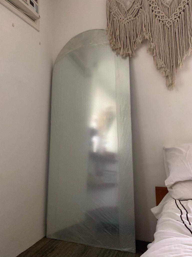 Arch Frameless Mirror (Category: Mirrors) located in Quezon City. Submitted by shopppit (Listing ID 1081915811, Image 1). Description: 2ft width 6ft tall no scratches/ damage.