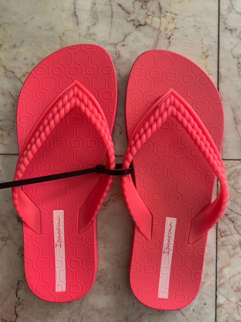 Red women's outlet slippers