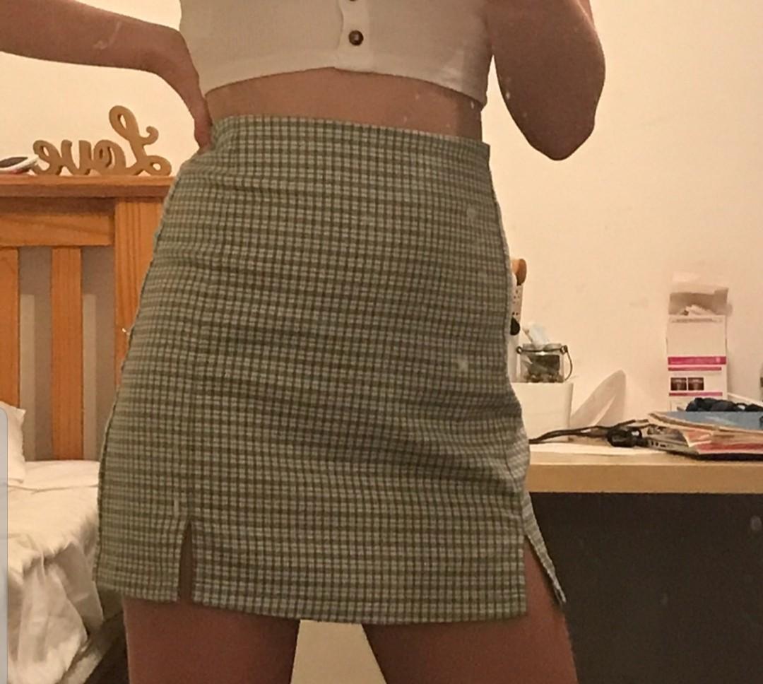 brandy melville green plaid cara skirt Women s Fashion Bottoms Skirts on Carousell