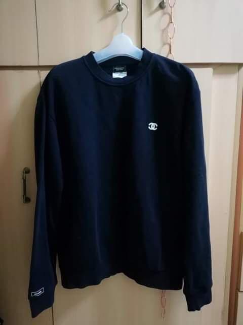 Chanel discount black sweatshirt