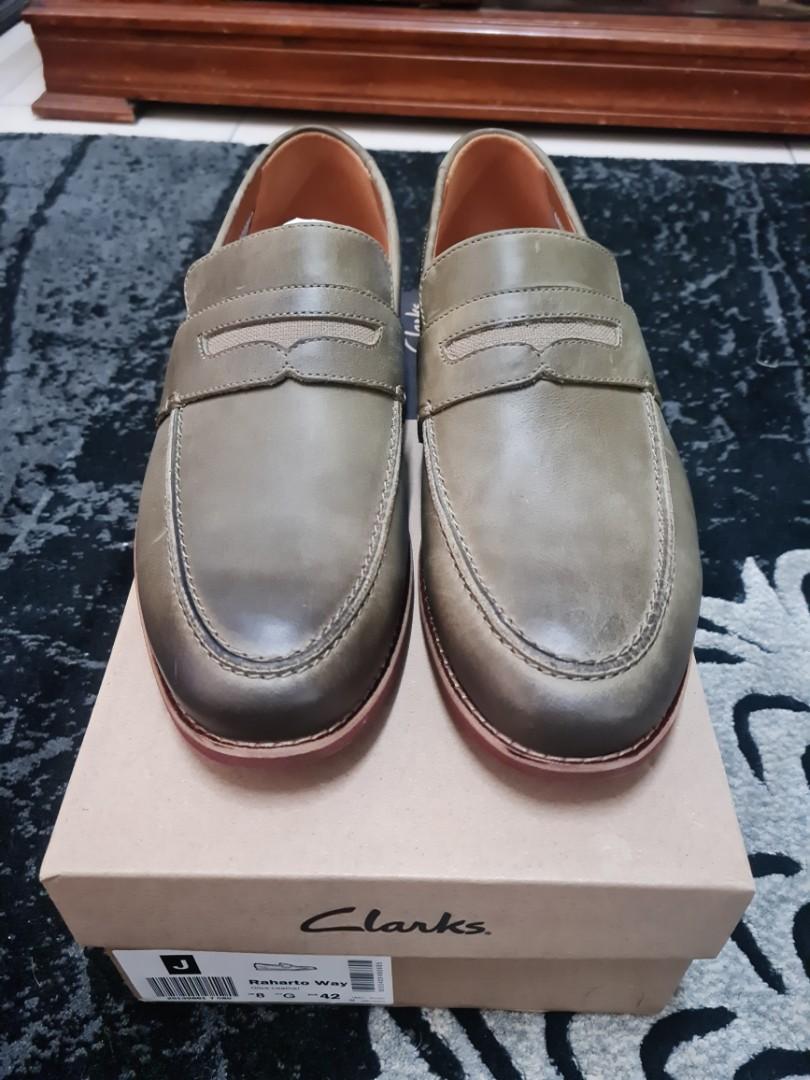 Clarks Men s Raharto Way Olive Leather shoes