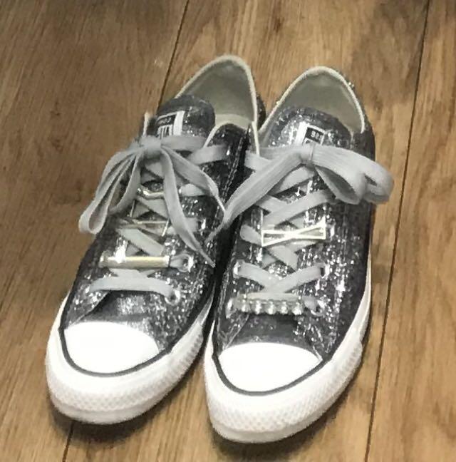Girls silver glitter hotsell converse