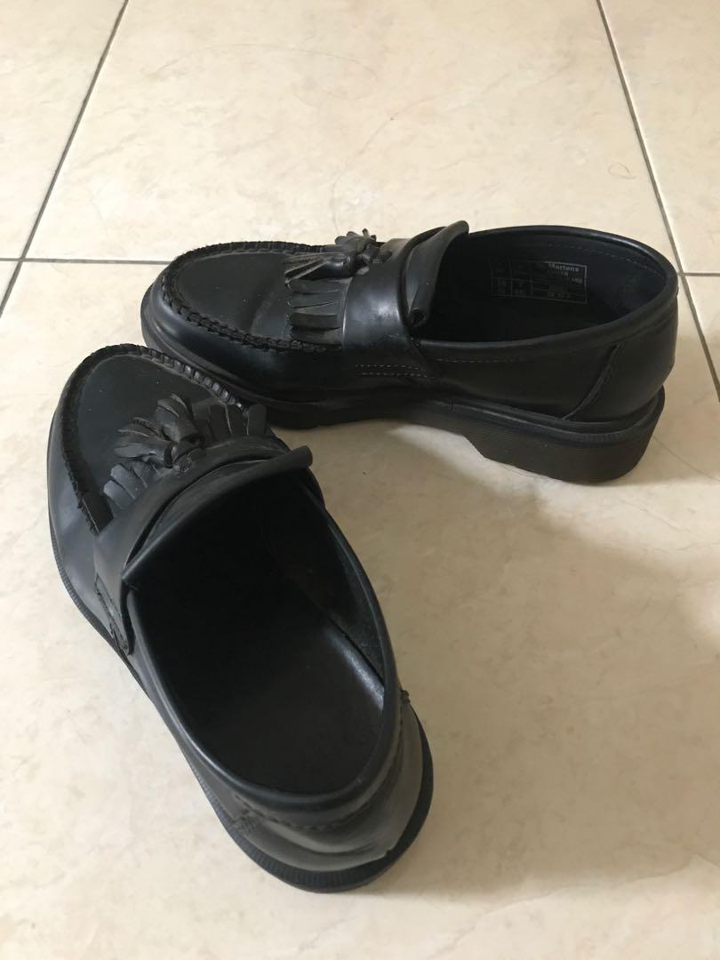 Dr Martens Adrian Tassel Black, Fesyen Wanita, Sepatu di Carousell