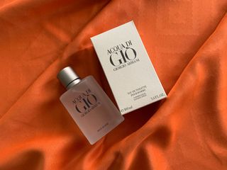 (Category: ) located in . Submitted by ppperfume_ (Listing ID 1081996628, Image 1). Description: .